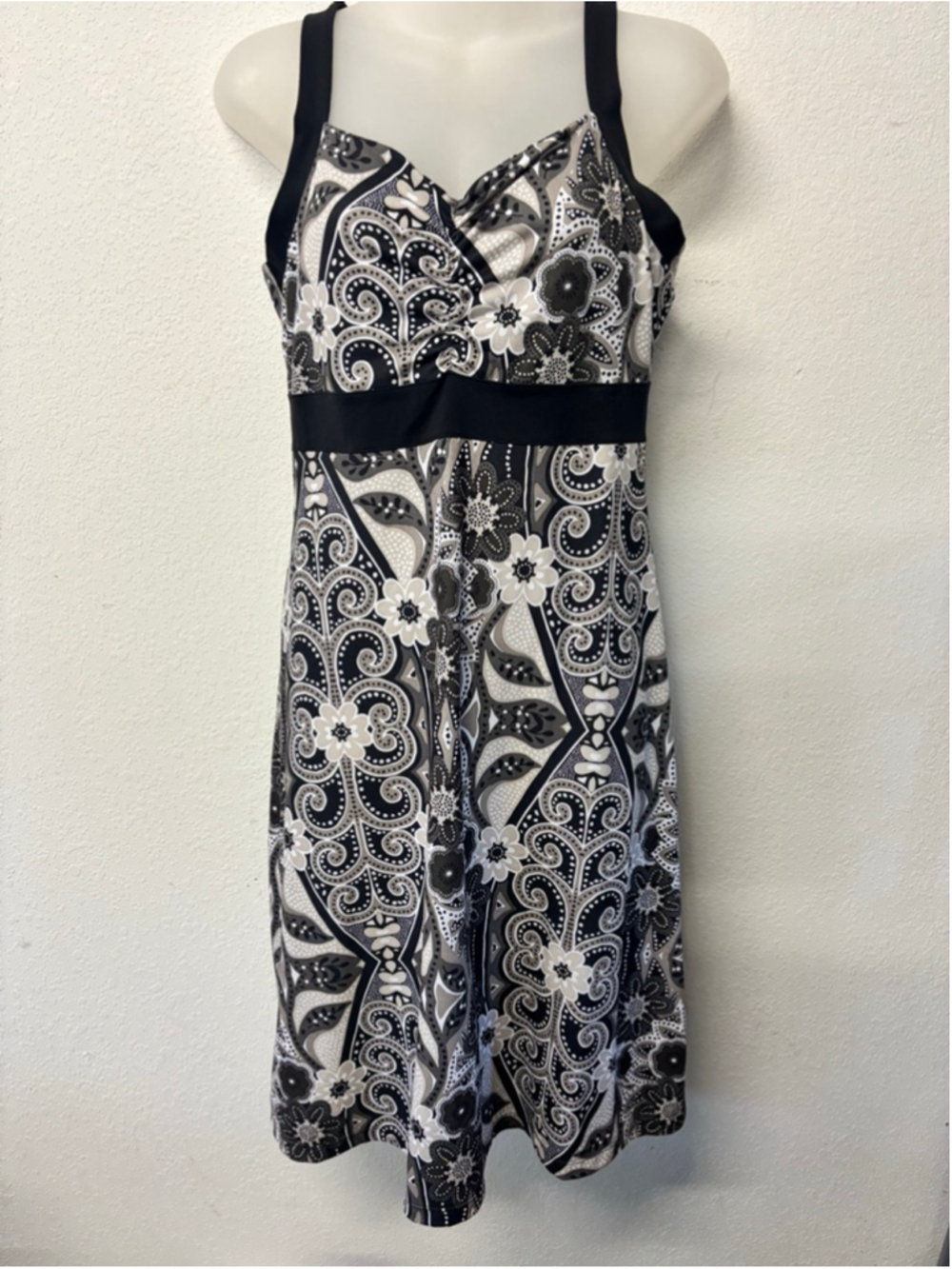 Prana Amaya Black White Floral Sleeveless Dress Medium built in bra